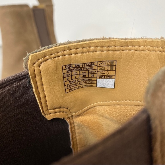 UGG Tan Brown Chelsea Suede Bootie 9 - Picture 10 of 14